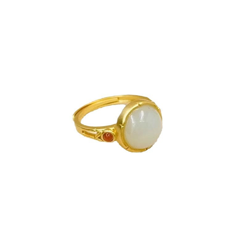 Classic Gold Ring with Timeless Appeal