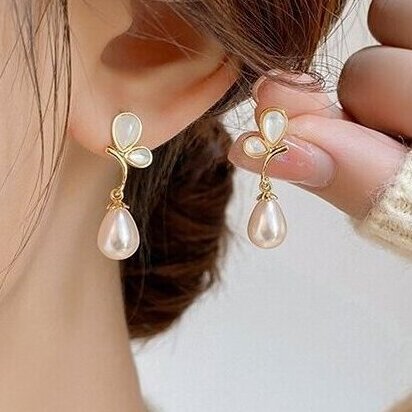 Romantic Pearl Earring for Special Moments