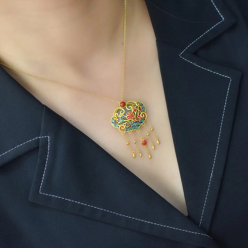 Romantic Silver Necklace for Special Moments