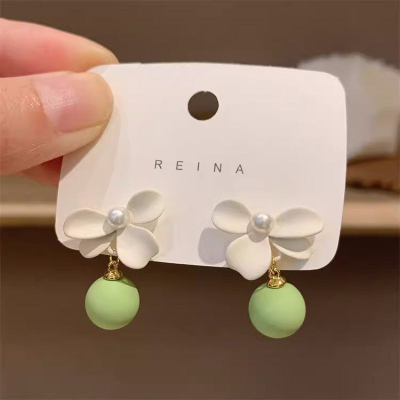 Romantic Pearl Earring for Special Moments