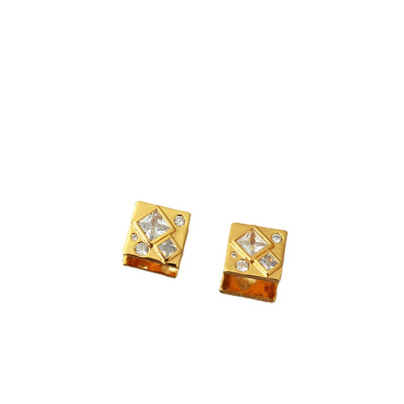 Romantic Gold Earring for Special Moments
