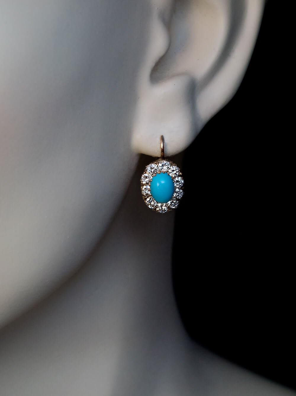 Beautiful Gold Earring with Unique Style