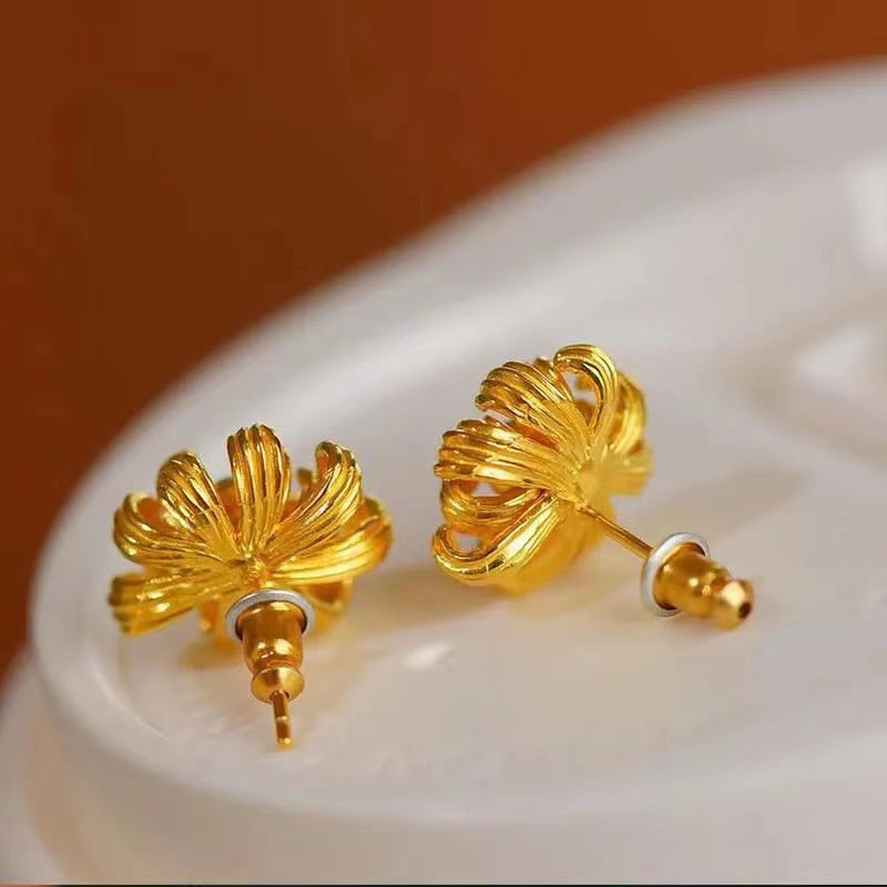 Charming Silver Earring for Any Occasion