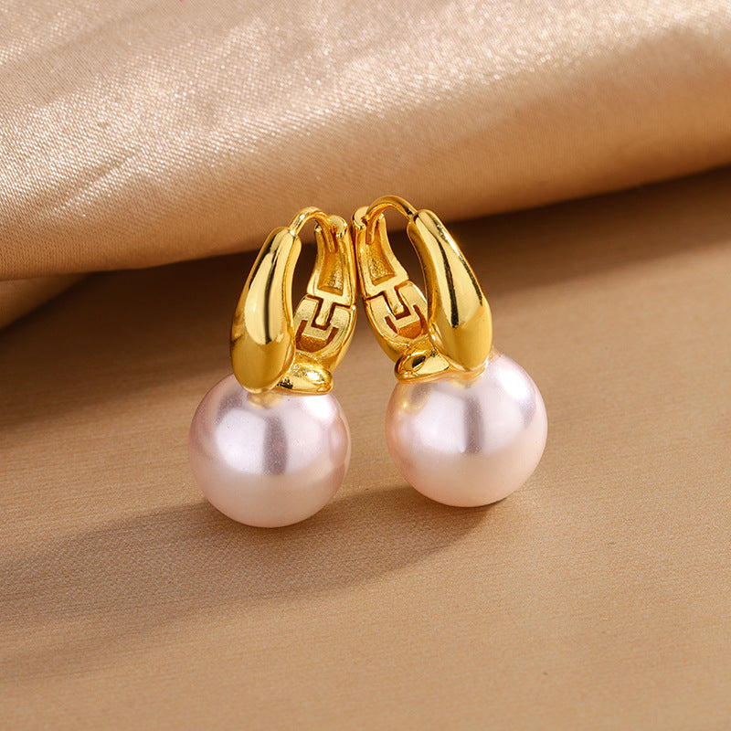Romantic Gold Earring for Special Moments