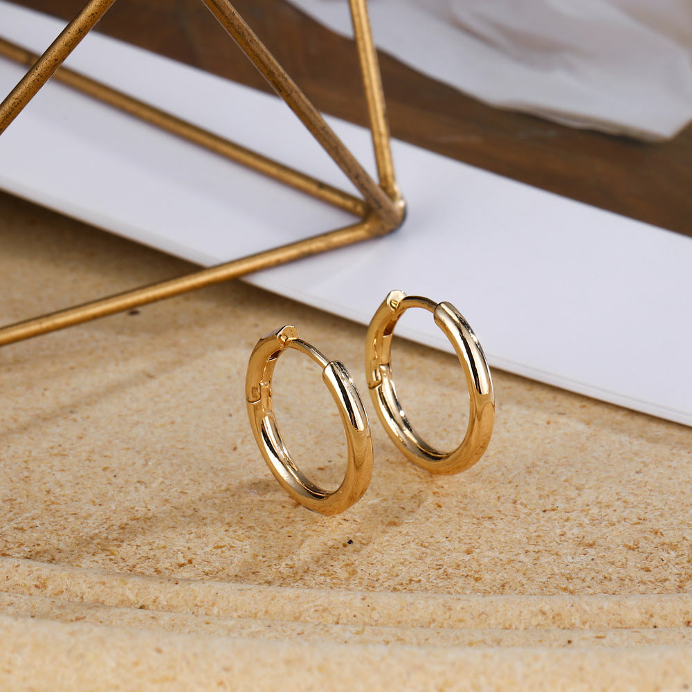 Classic Gold Earring with Timeless Appeal