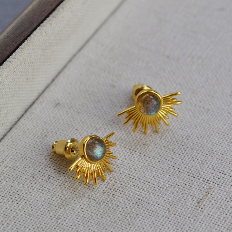 Charming Gold Earring for Any Occasion