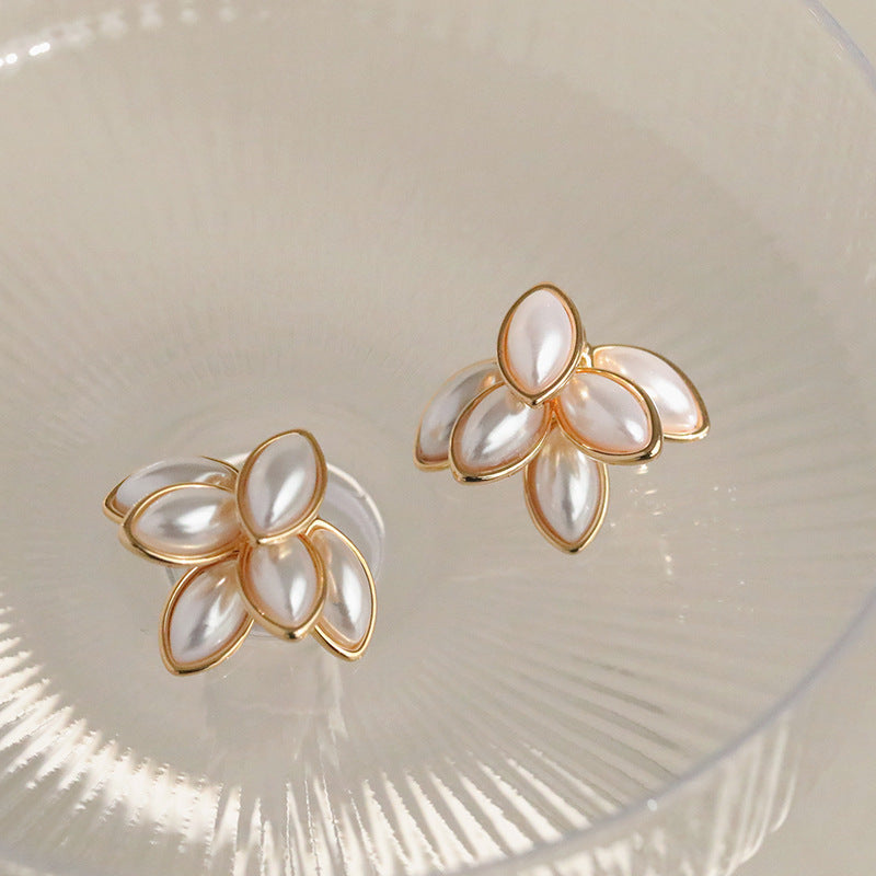 Romantic Pearl Earring for Special Moments
