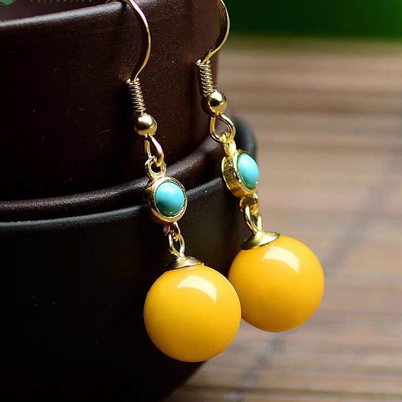 Classic Gold Earring with Timeless Appeal