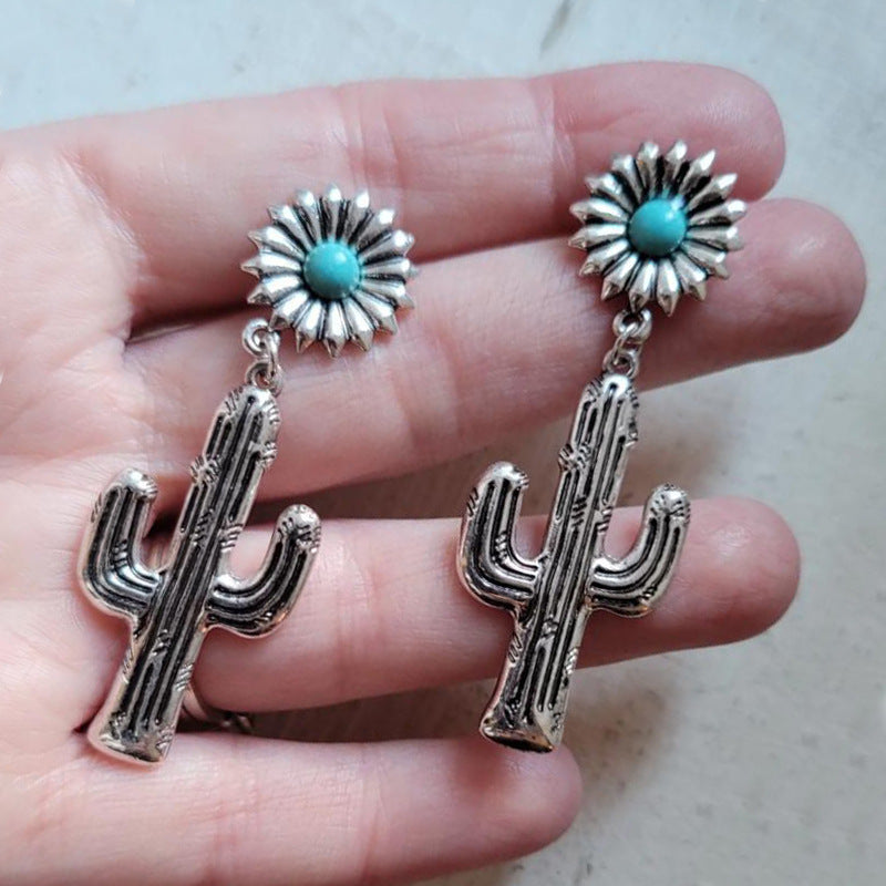 Charming Silver Earring for Any Occasion