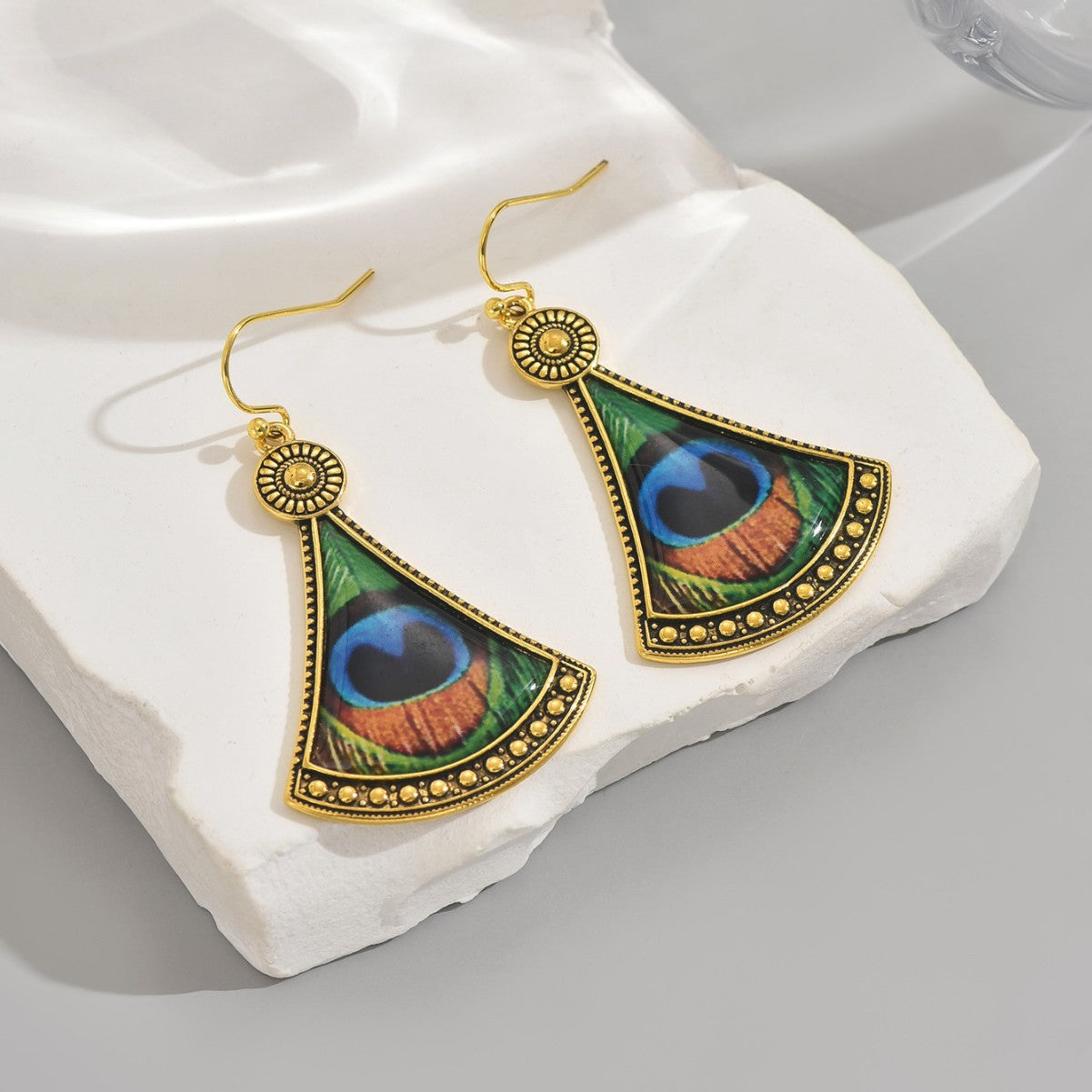 Charming Earring for Any Occasion