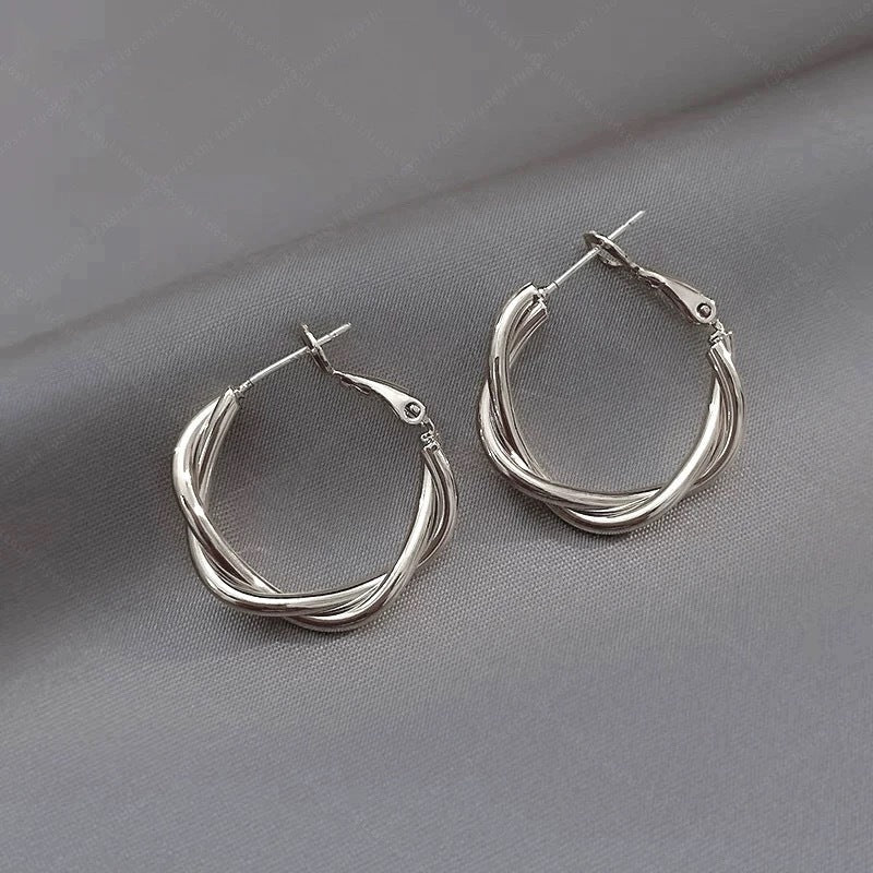 Charming Silver Earring for Any Occasion