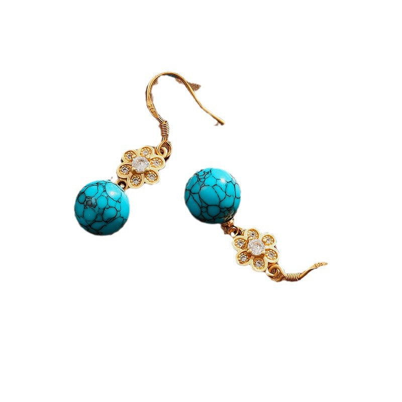Classic Gold Earring with Timeless Appeal
