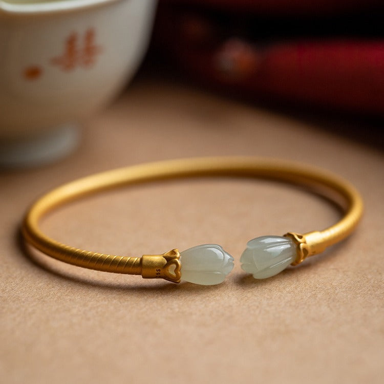 Romantic Gold Bracelet for Special Moments