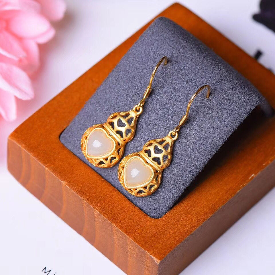 Classic Gold Earring with Timeless Appeal
