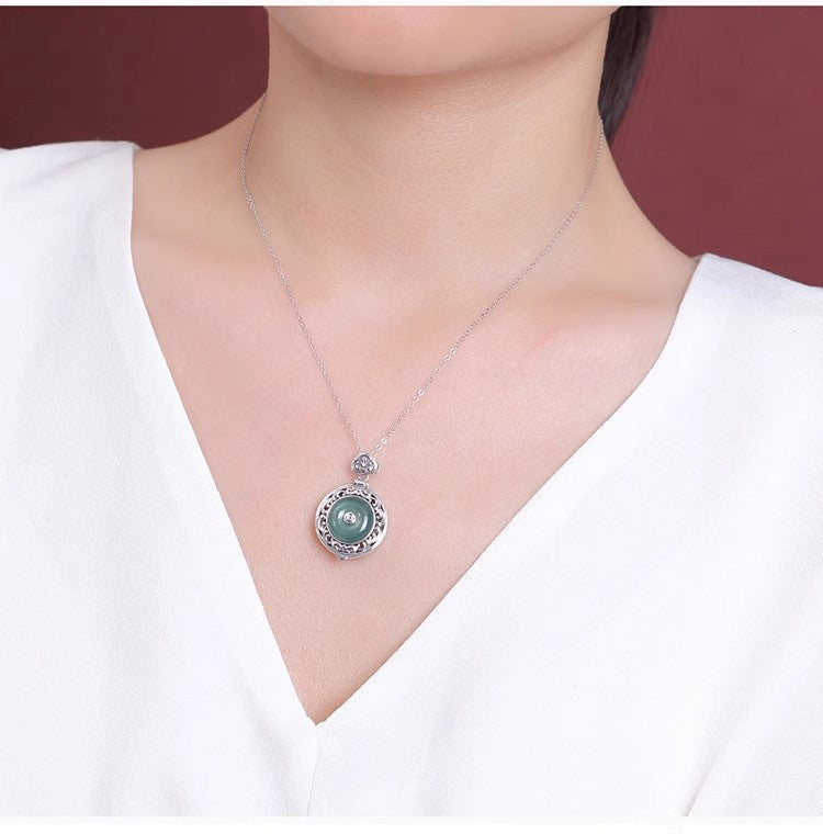Classic Gold Necklace with Timeless Appeal