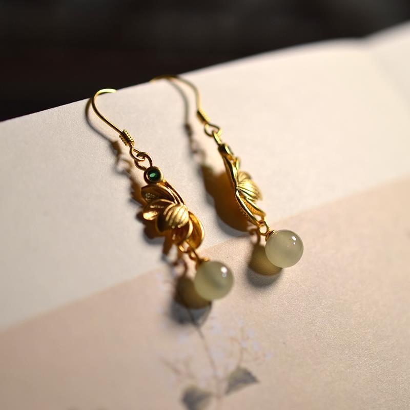 Romantic Gold Earring for Special Moments