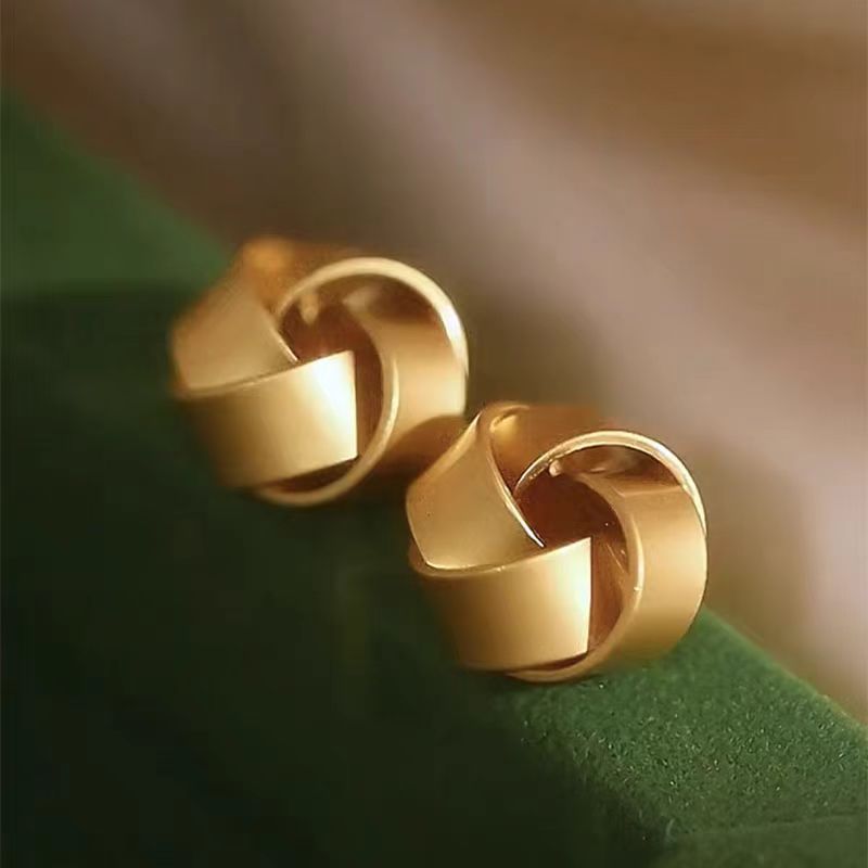 Stunning Gold Earring for Daily Wear