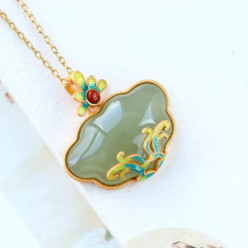 Charming Silver Necklace for Any Occasion
