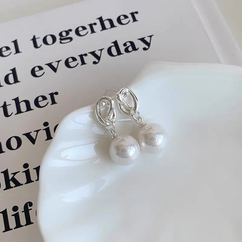 Romantic Pearl Earring for Special Moments