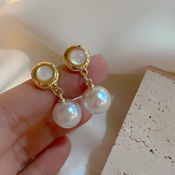 Classic Pearl Earring with Timeless Appeal