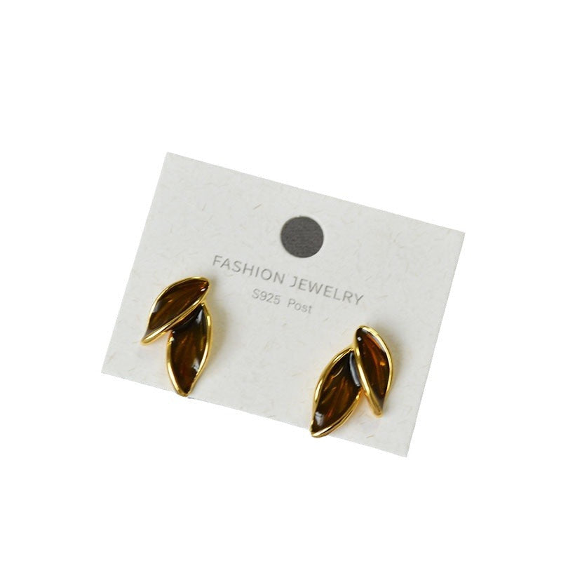 Charming Silver Earring for Any Occasion