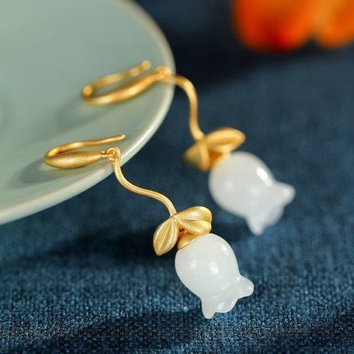 Romantic Silver Earring for Special Moments