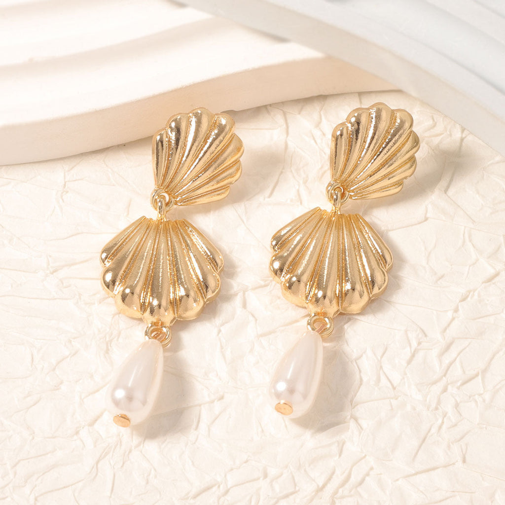 Classic Pearl Earring with Timeless Appeal