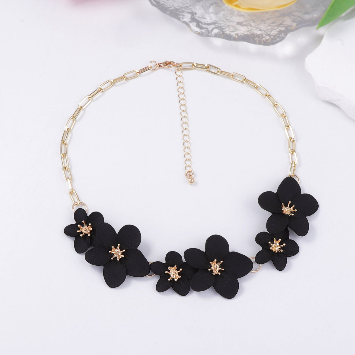 Classic Chain with Timeless Appeal