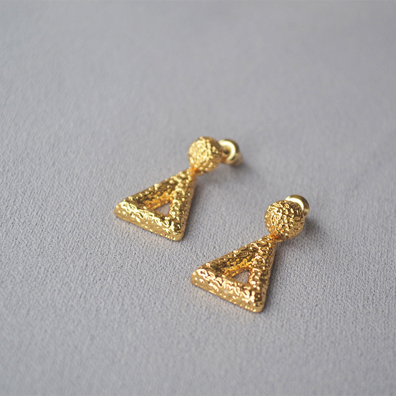 Elegant Gold Earring for Every Occasion