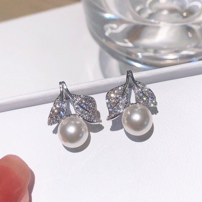 Classic Pearl Earring with Timeless Appeal