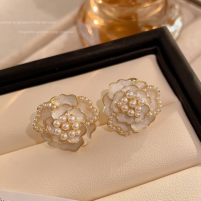 Beautiful Pearl Earring with Unique Style