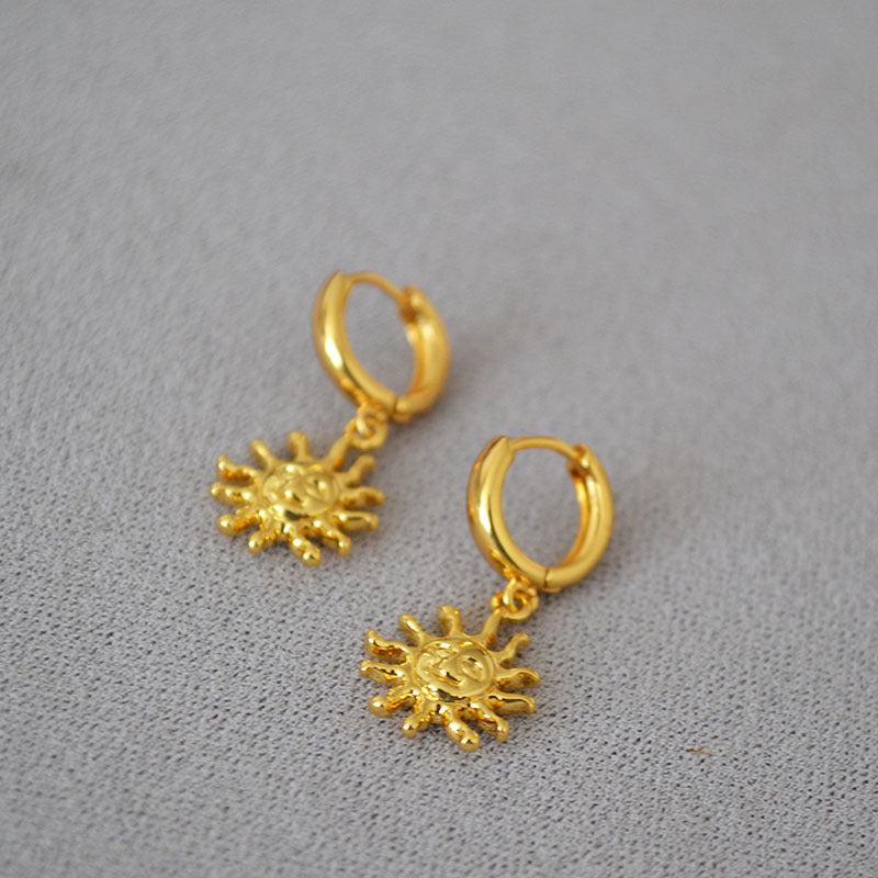 Classic Gold Earring with Timeless Appeal