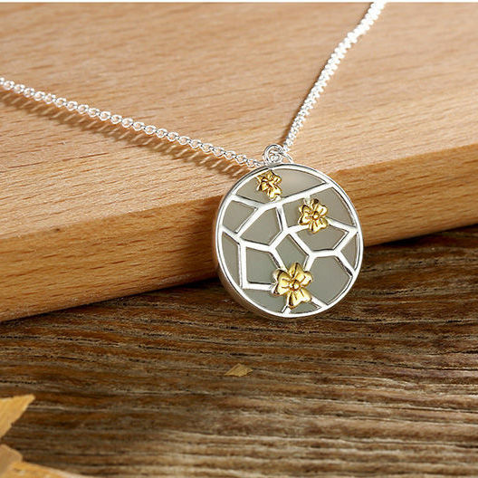 Classic Silver Necklace with Timeless Appeal