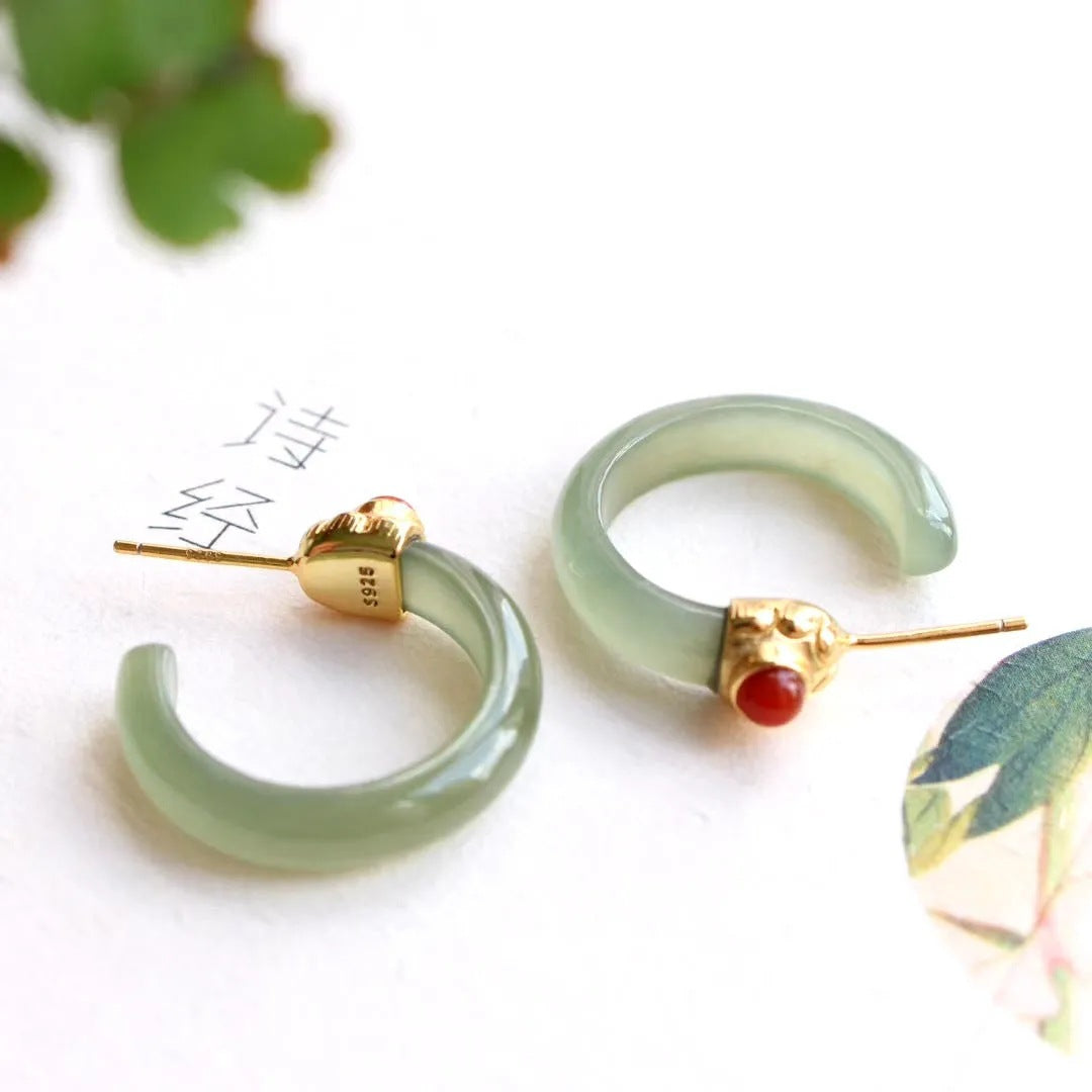 Classic Gold Earring with Timeless Appeal