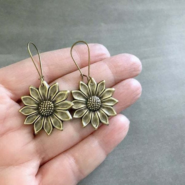 Romantic Gold Earring for Special Moments