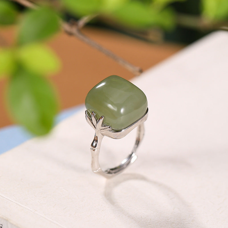 Classic Gold Ring with Timeless Appeal