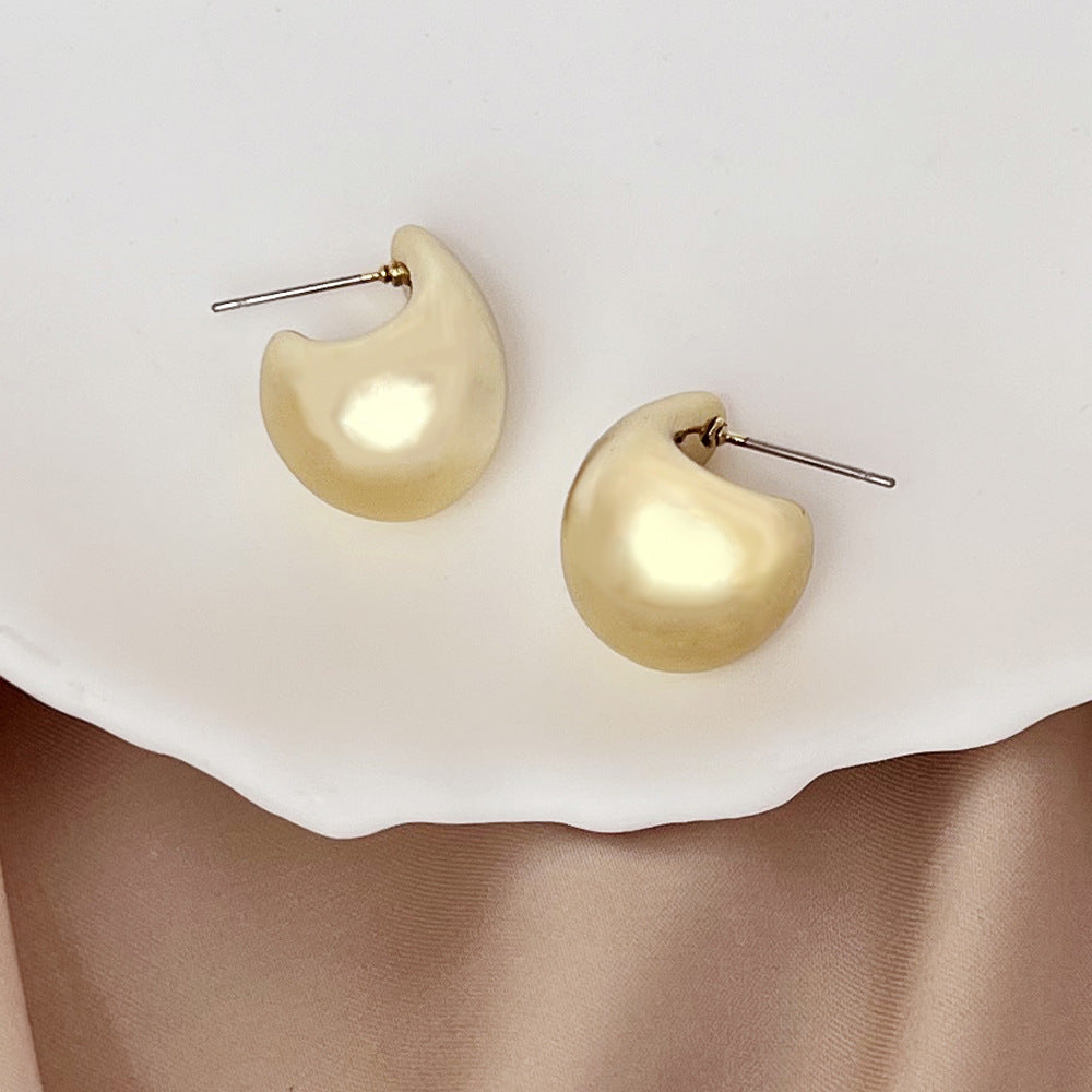 Beautiful Gold Earring with Unique Style