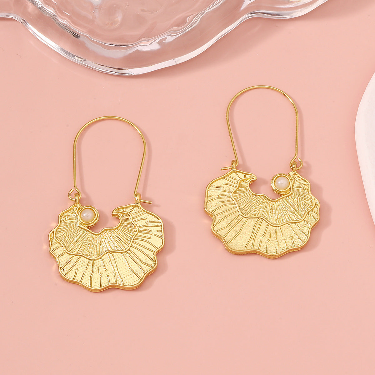 Classic Gold Earring with Timeless Appeal