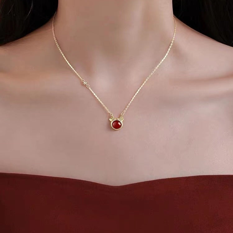 Romantic Silver Necklace for Special Moments