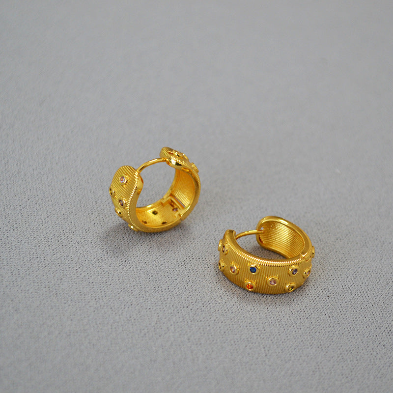 Charming Gold Earring for Any Occasion