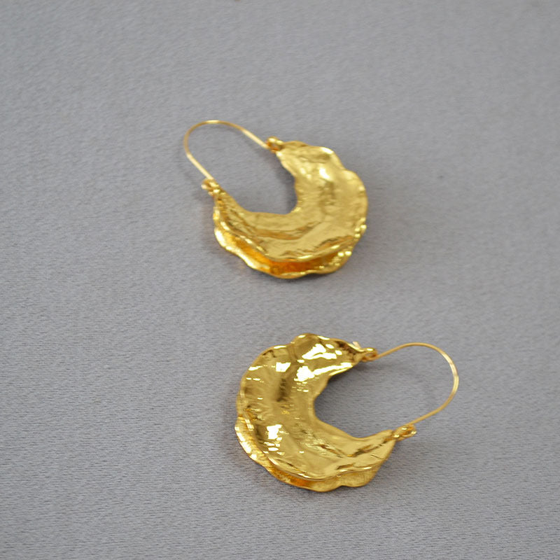Romantic Gold Earring for Special Moments