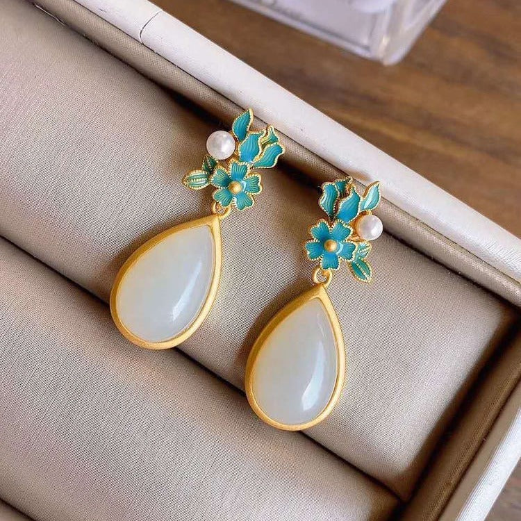 Beautiful Gold Earring with Unique Style
