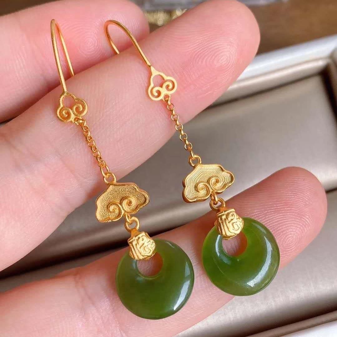 Romantic Silver Earring for Special Moments