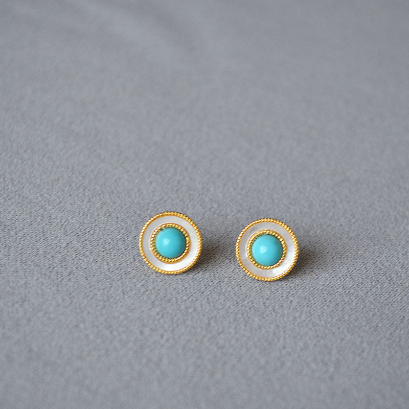 Beautiful Gold Earring with Unique Style