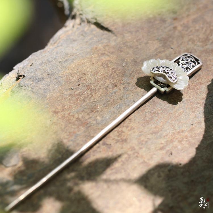 Classic Silver Piece with Timeless Appeal
