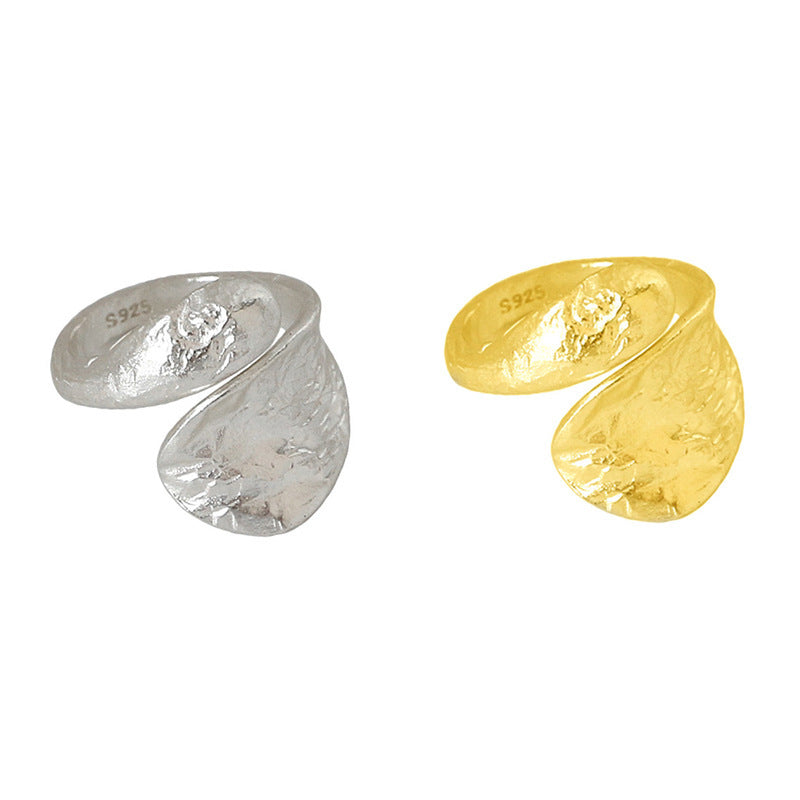 Classic Gold Ring with Timeless Appeal