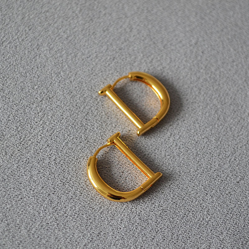 Elegant Gold Earring for Every Occasion