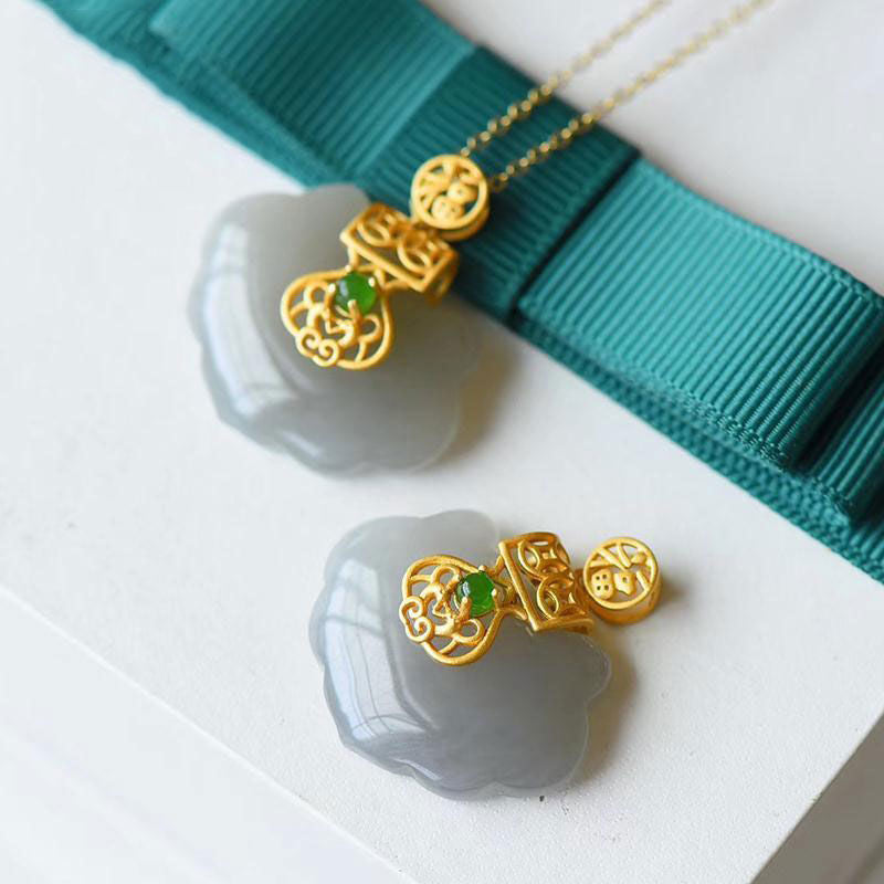 Classic Silver Necklace with Timeless Appeal