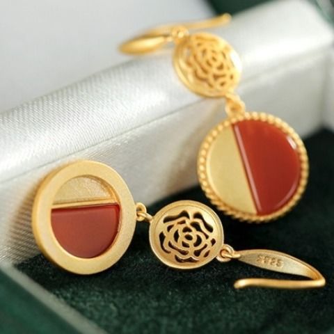 Charming Earring for Any Occasion