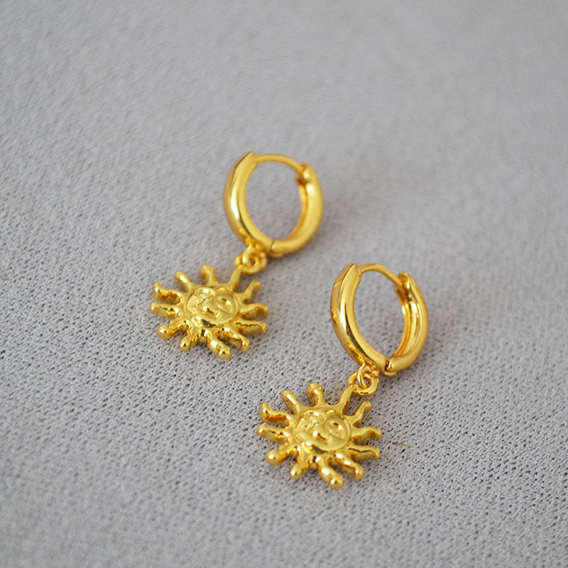 Classic Gold Earring with Timeless Appeal